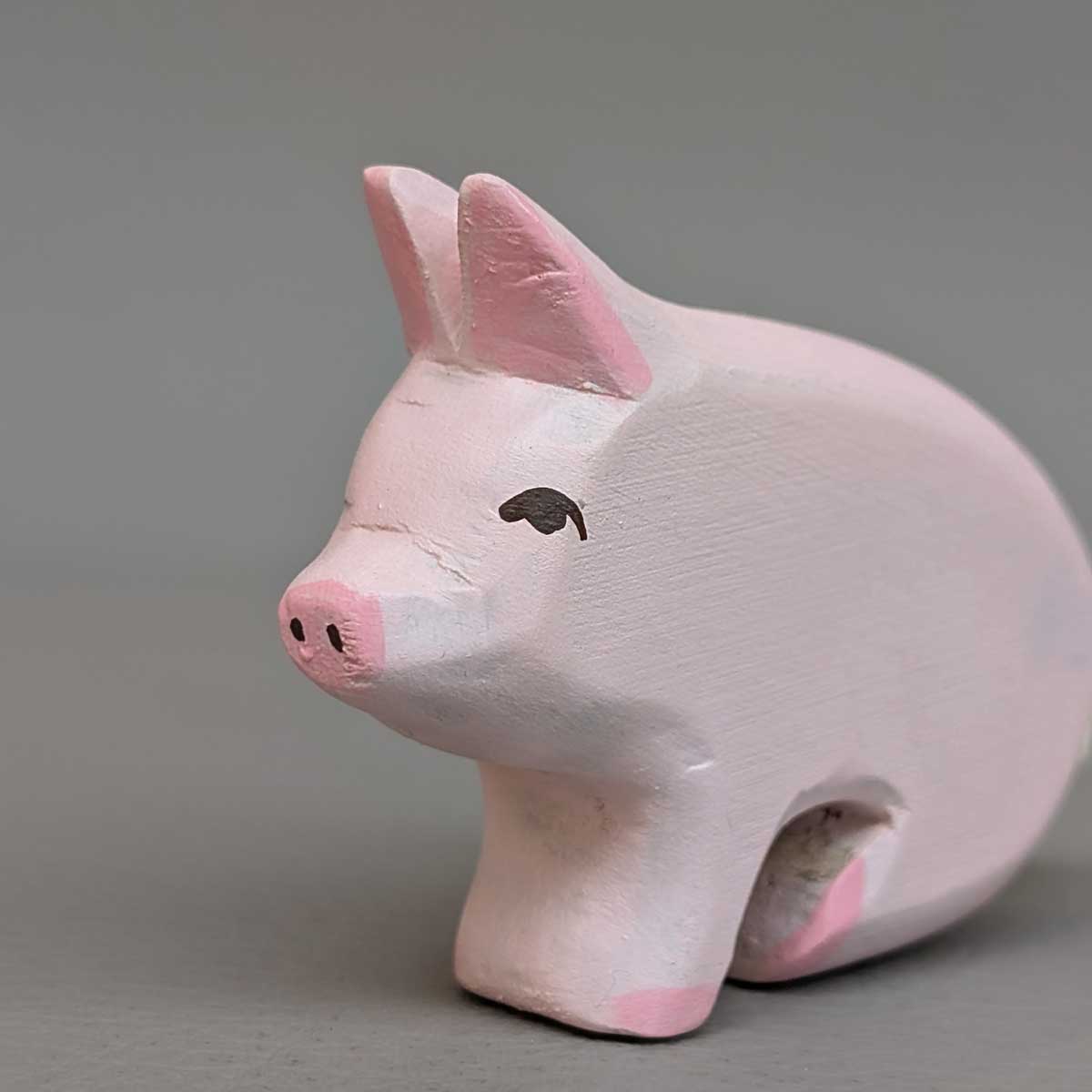 Cerdito de madera artesanal, juguete Montessori para juego libre y desarrollo sensorial. Foto detalles carita