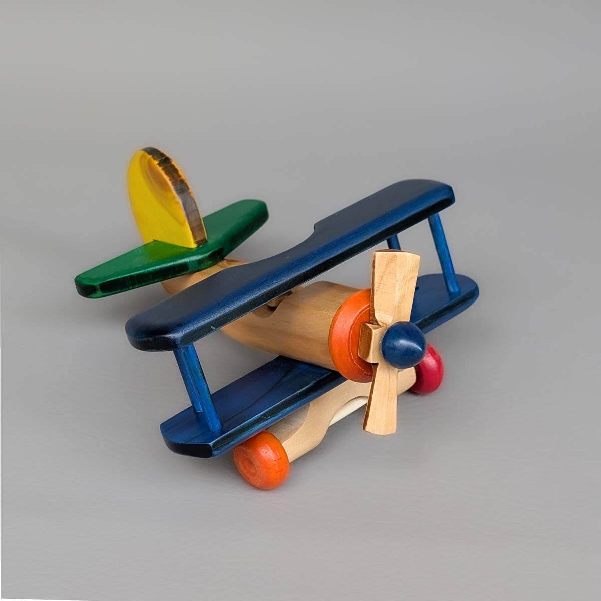 Avión biplano pequeño