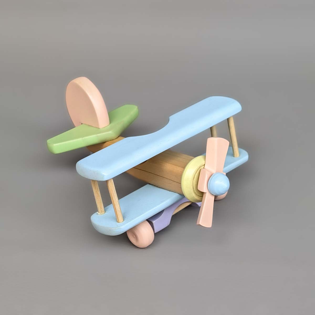 Avión biplano pequeño