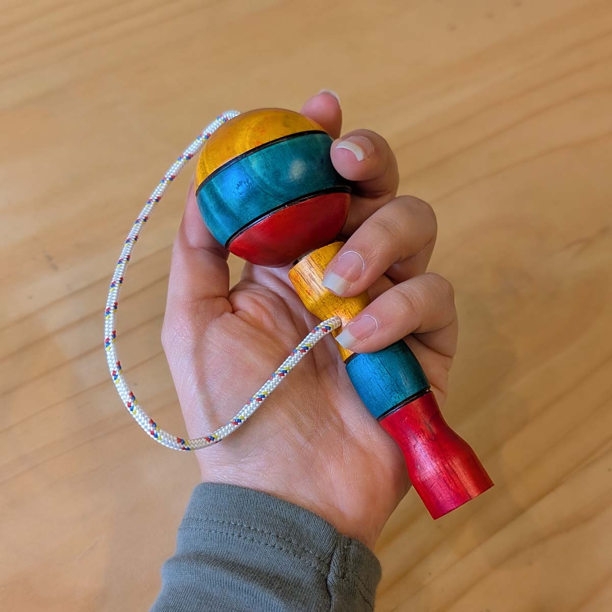 Combo juegos tradicionales de Colombia (yoyo, trompo y balero / coca)