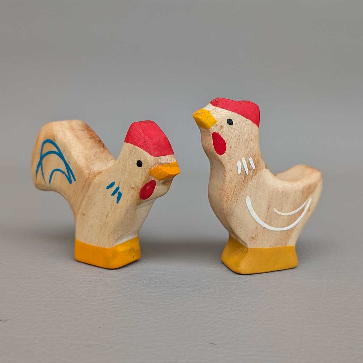 Gallo y gallina Montessori de madera, juguete artesanal para juego libre y sensorial