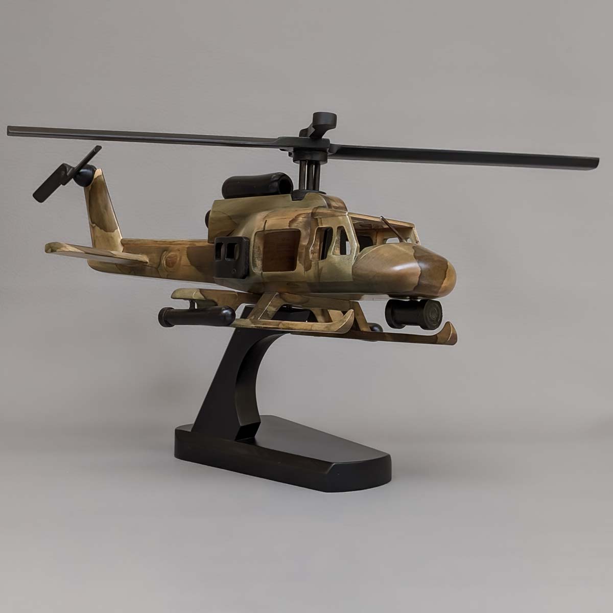 Helicóptero de Colección - Modelo: Bell artillado