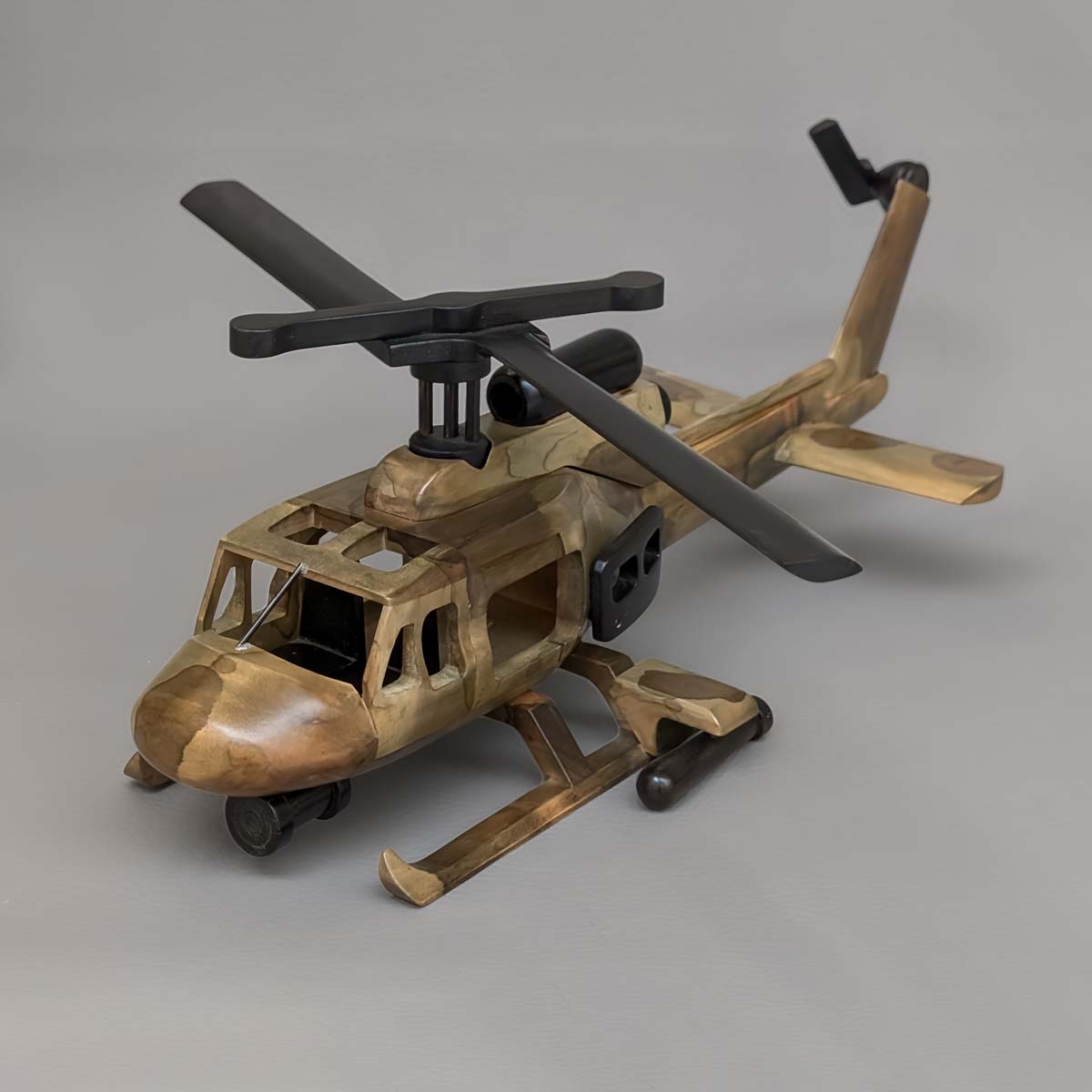 Helicóptero de Colección - Modelo: Bell artillado