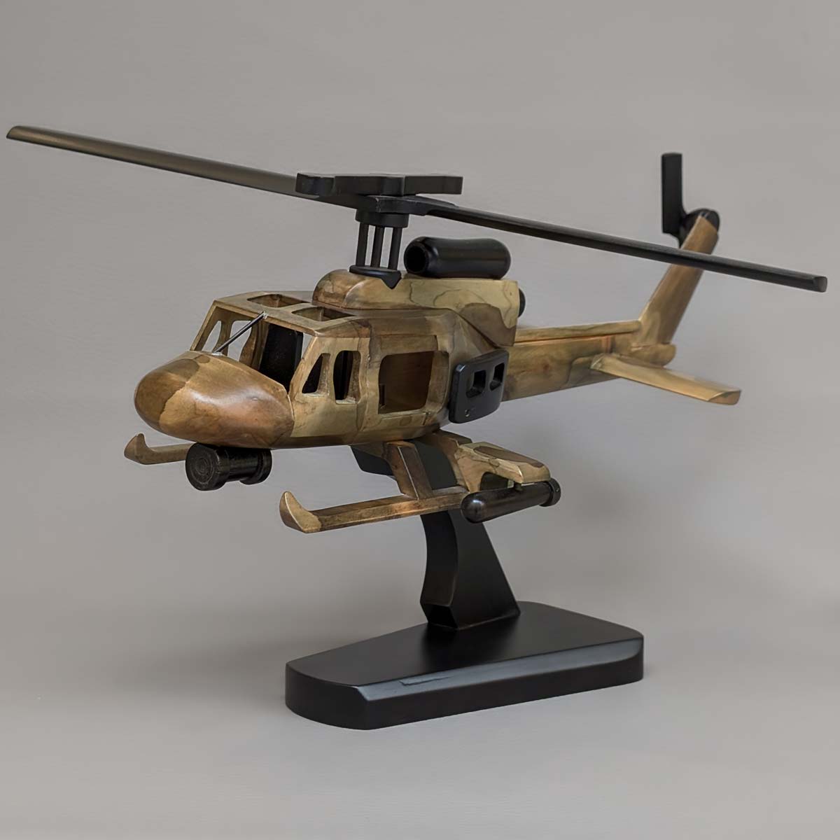Helicóptero de Colección - Modelo: Bell artillado