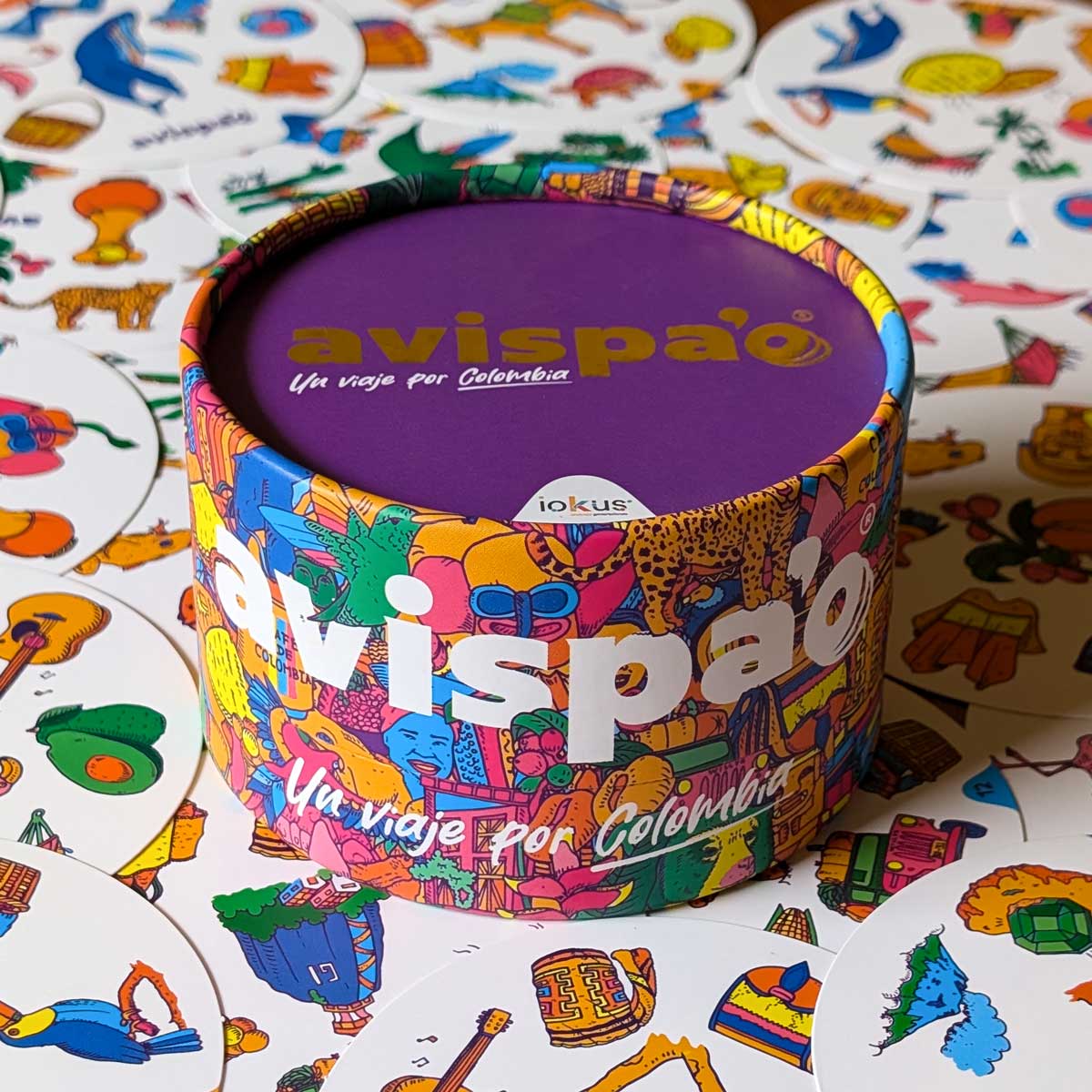 Juego de cartas Avispao de Iokus, estimula la agilidad visual, la concentración y la diversión en grupo