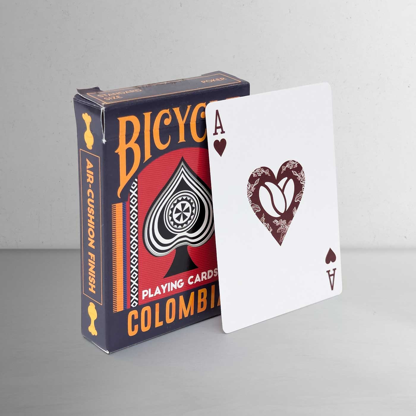 Juego de cartas Póker Bicycle edición especial con diseño de Colombia, ideal para coleccionistas y amantes del juego tradicional