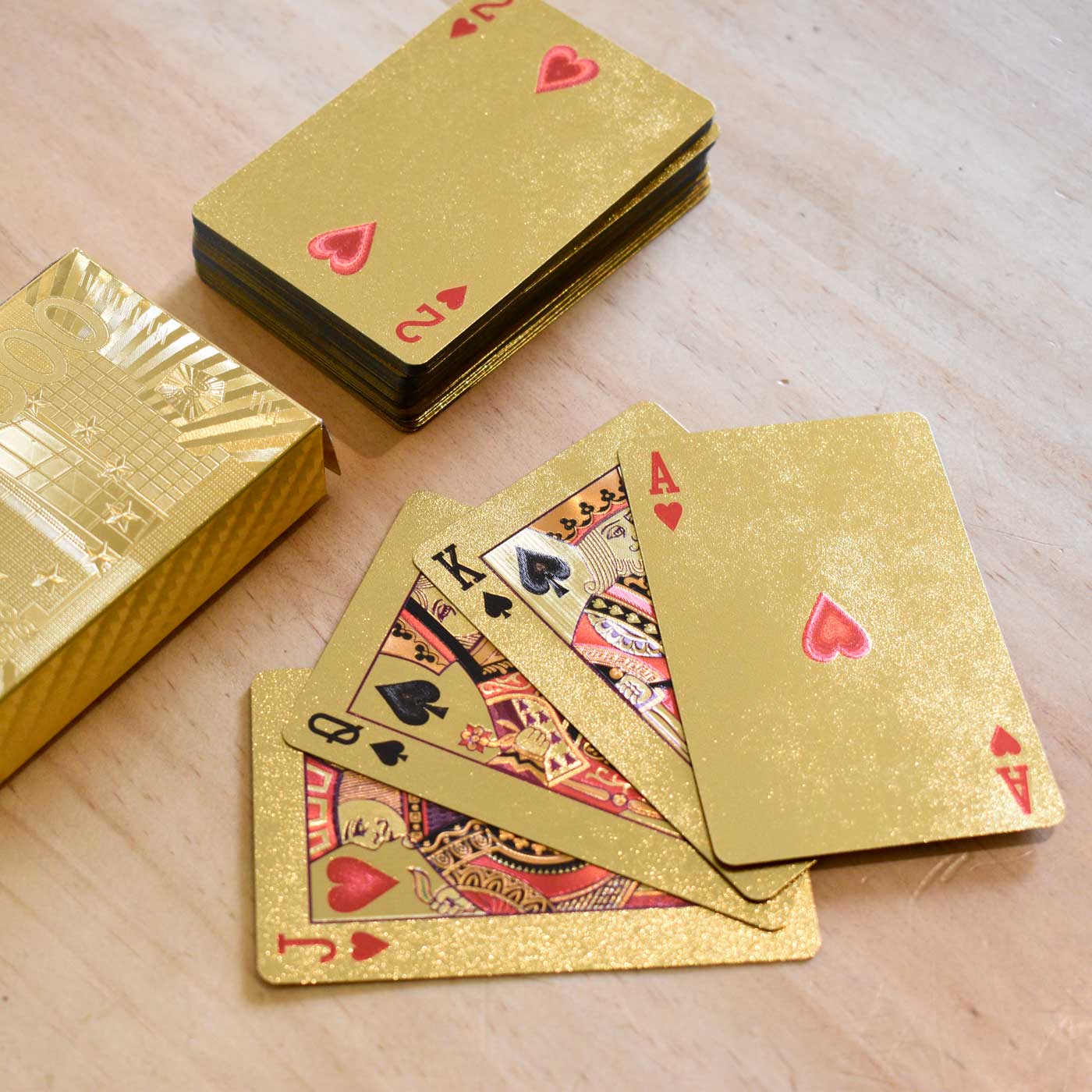 Juego de cartas póker doradas impermeables, diseño elegante y resistente al agua para partidas duraderas