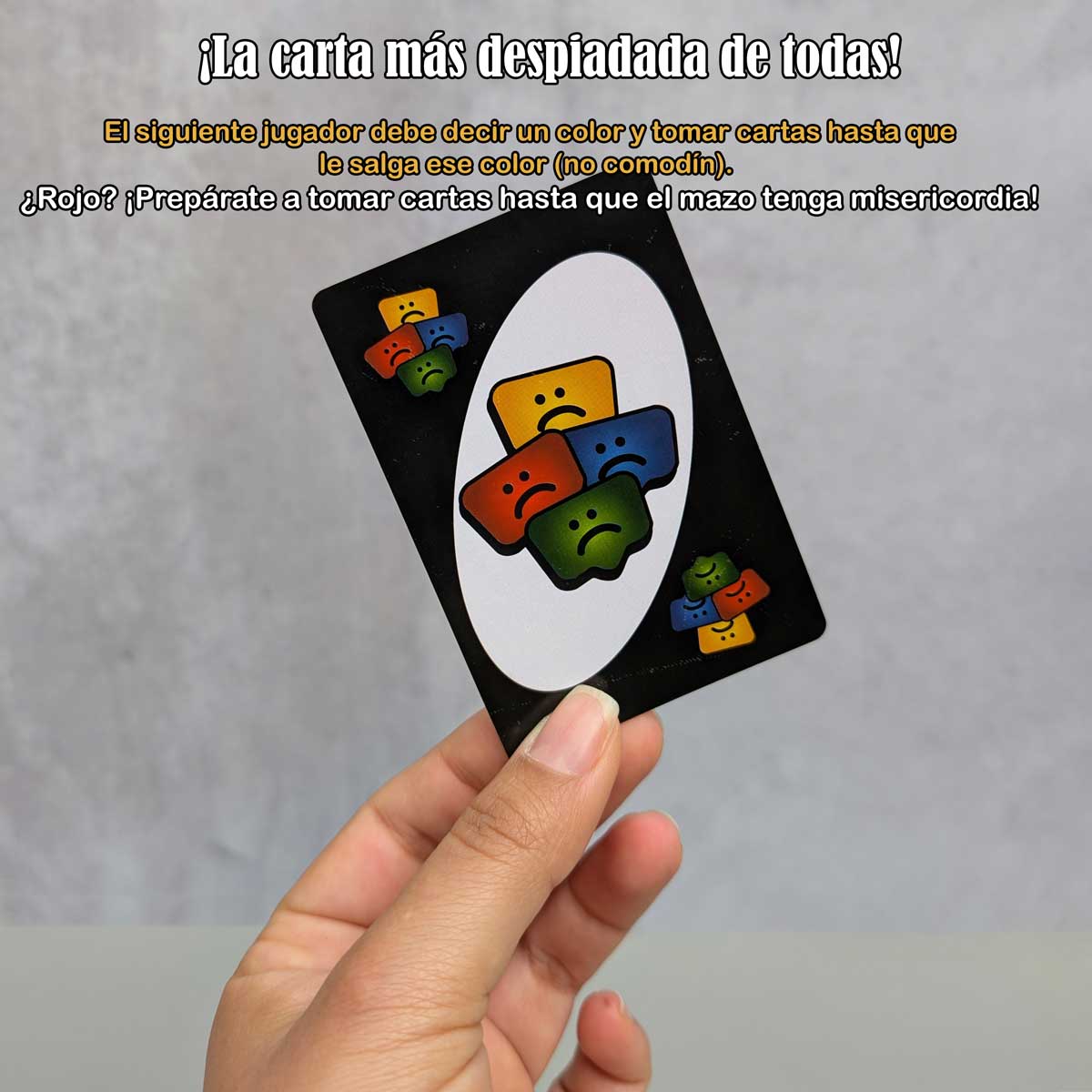 Juego de cartas UNO No Mercy, versión extrema del clásico UNO con nuevas reglas y desafíos. Carta despiadada, el próximo jugador dice un color y toma cartas del maso central hasta que le salga ese color.
