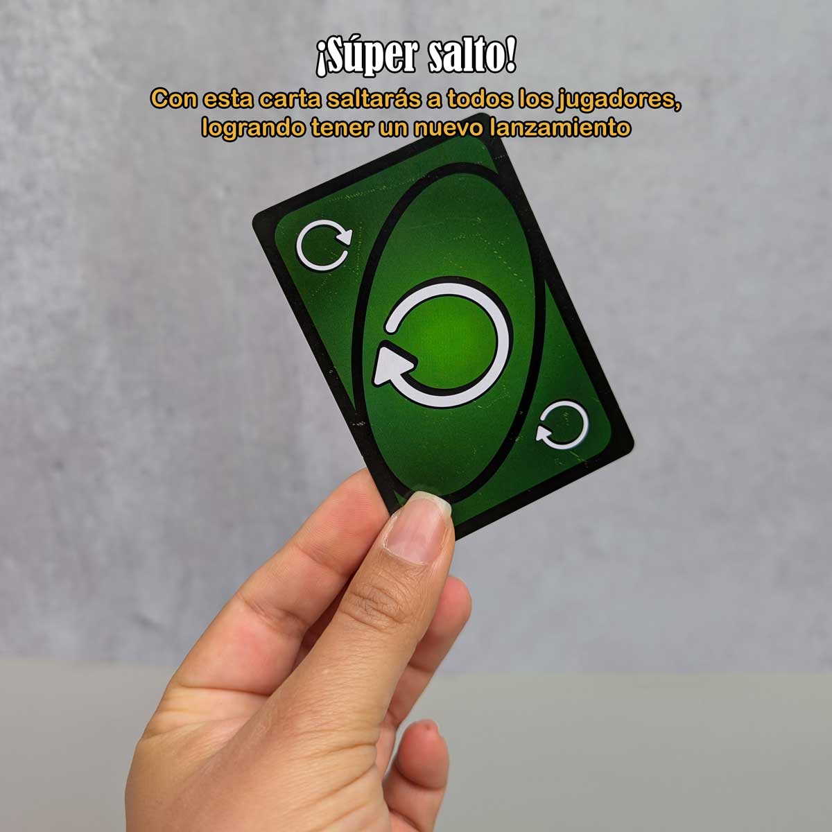 Juego de cartas UNO No Mercy, versión extrema del clásico UNO con nuevas reglas y desafíos. Carta súper salto