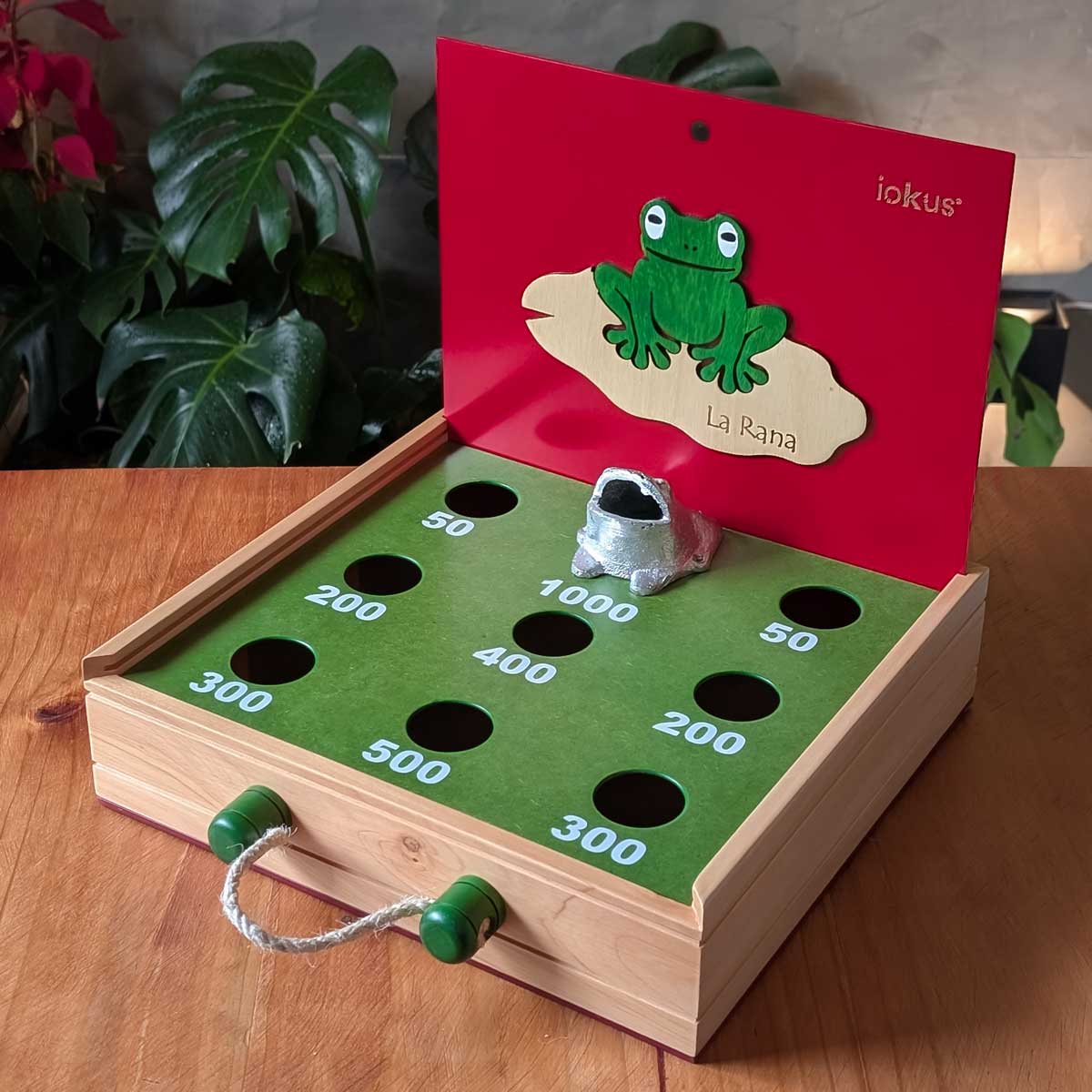 Juego la Rana / Sapo portátil en madera, ideal para integración y diversión en cualquier lugar. Color rojo y verde