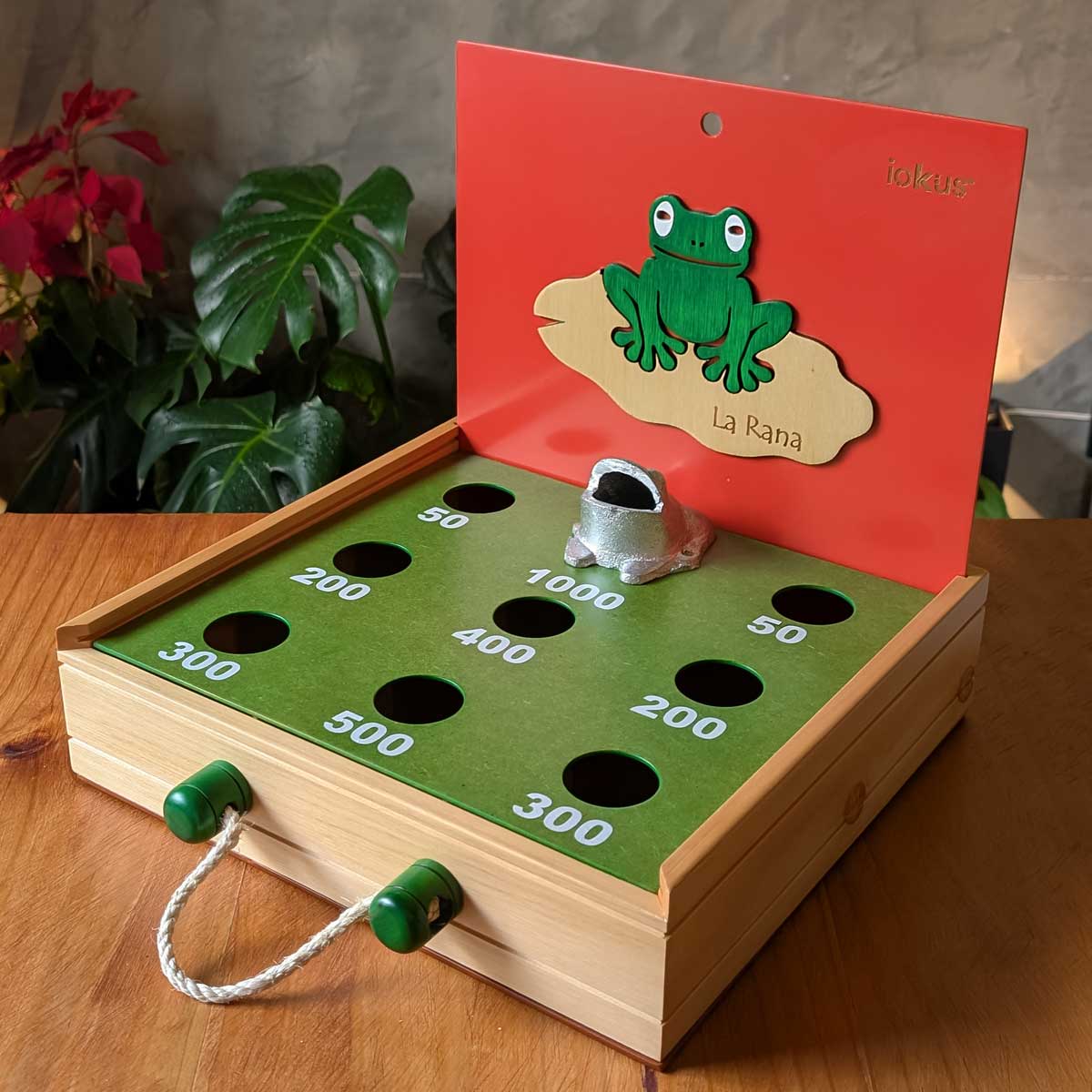 Juego la Rana / Sapo portátil en madera, ideal para integración y diversión en cualquier lugar. Color naranja y verde