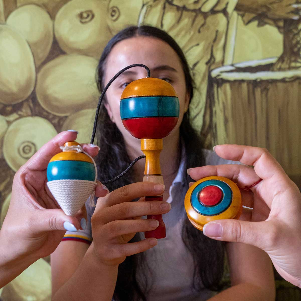 Balero | coca, yoyo y trompo de madera artesanal, juegos tradicionales colombianos que desarrollan coordinación y precisión