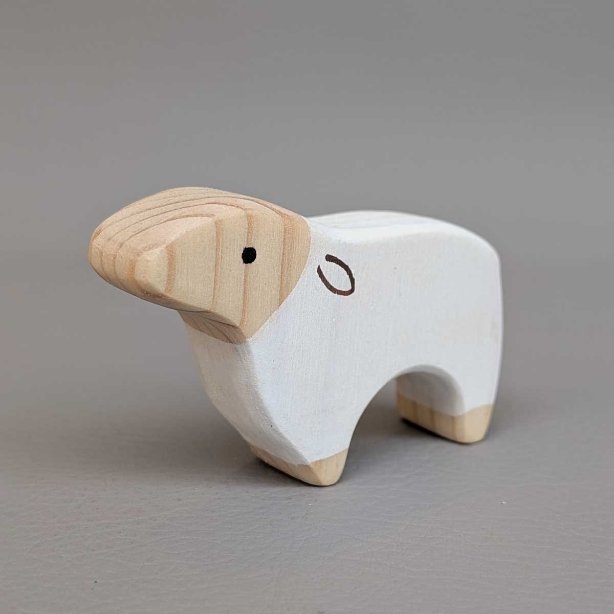 Oveja Montessori de madera, juguete artesanal para juego libre y sensorial