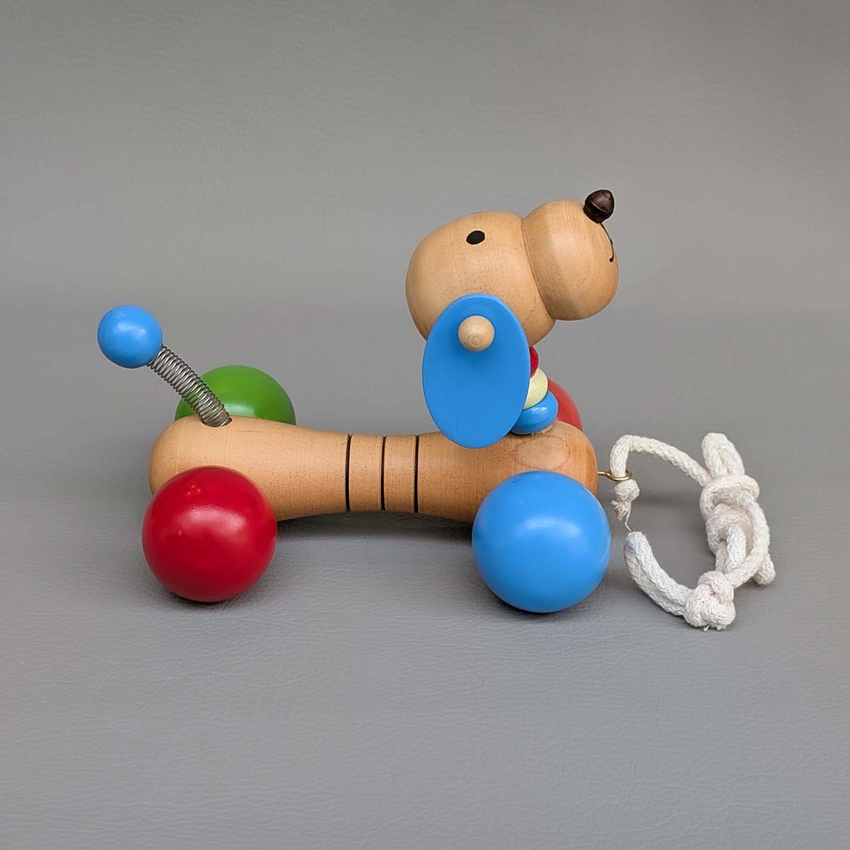 Perro Salchicha de Madera