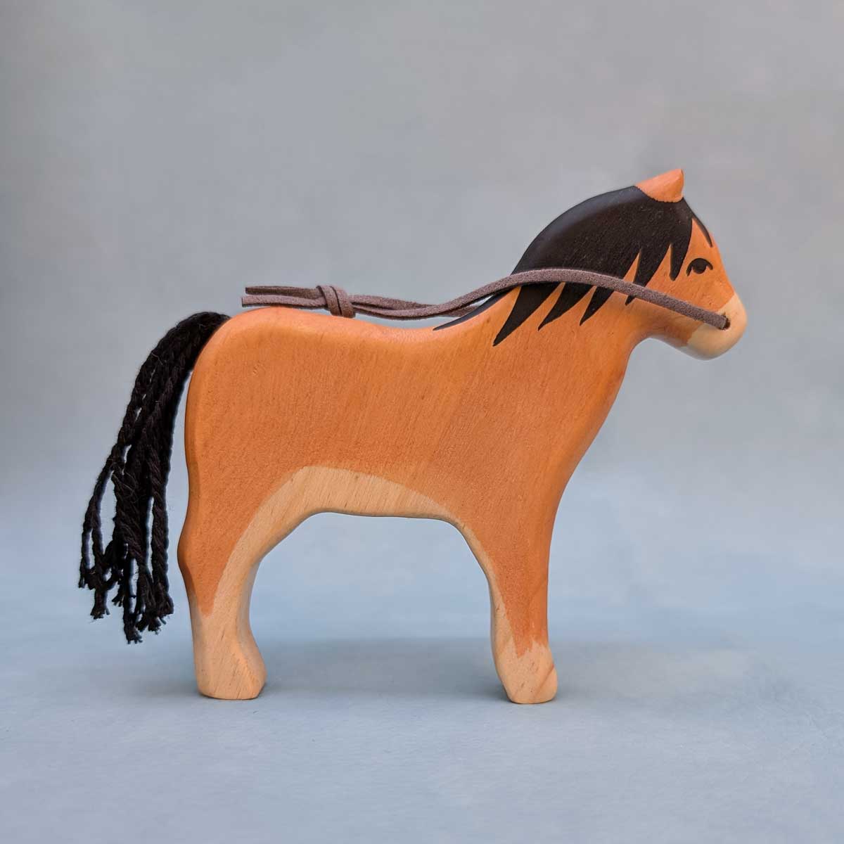 Caballo de madera, color miel, juguete Montessori artesanal para estimular la imaginación infantil