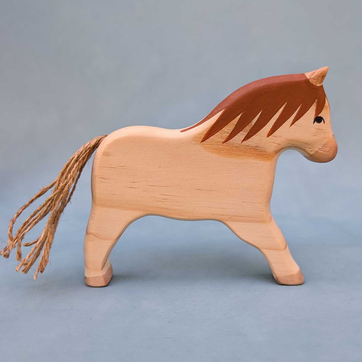 Pony de madera, juguete Montessori artesanal para estimular la imaginación infantil