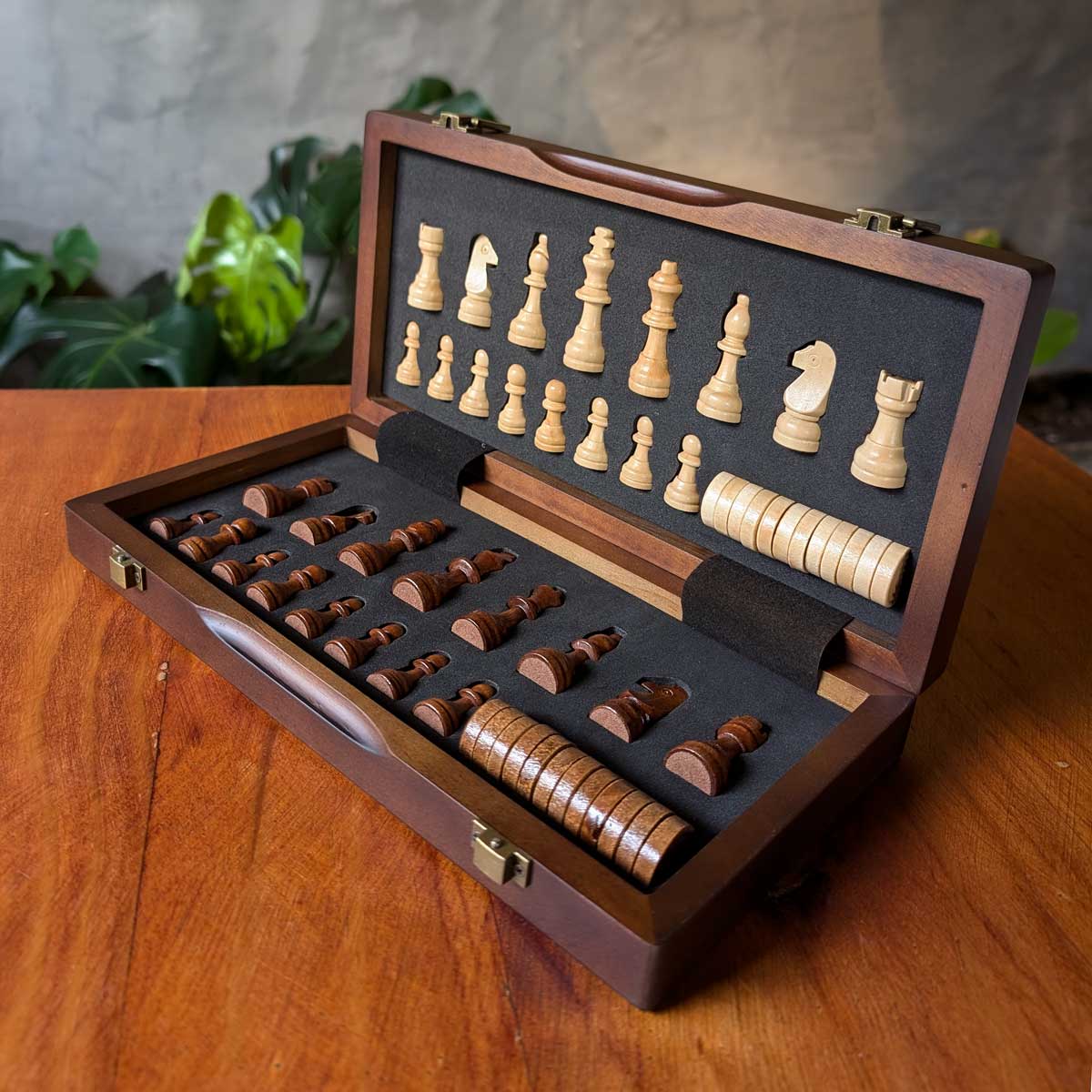 Juego de ajedrez y damas chinas imantado en madera tamaño pequeño, ideal para viajar y estimular la concentración
