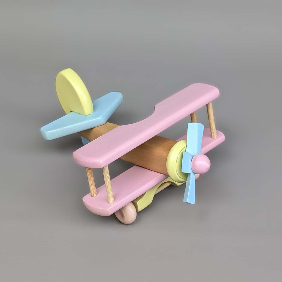 Avión biplano pequeño