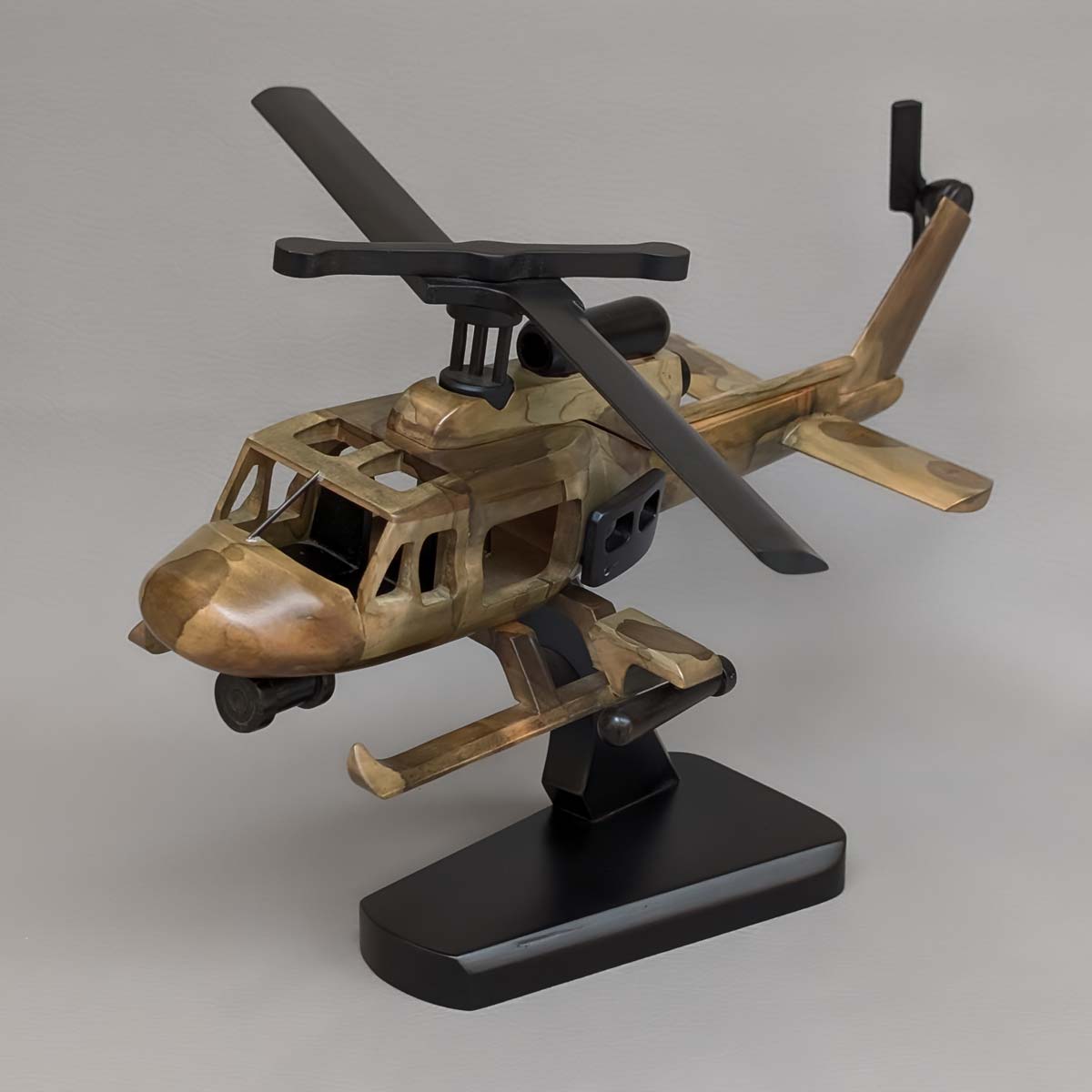 Helicóptero de Colección - Modelo: Bell artillado