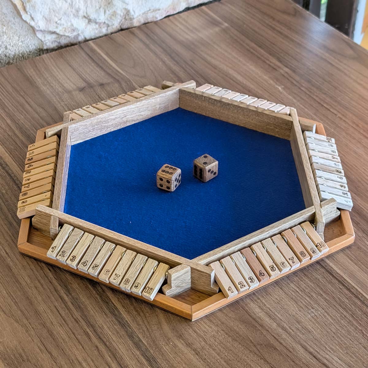 Juego matemático cierra la caja (Shut the box) para 6 jugadores