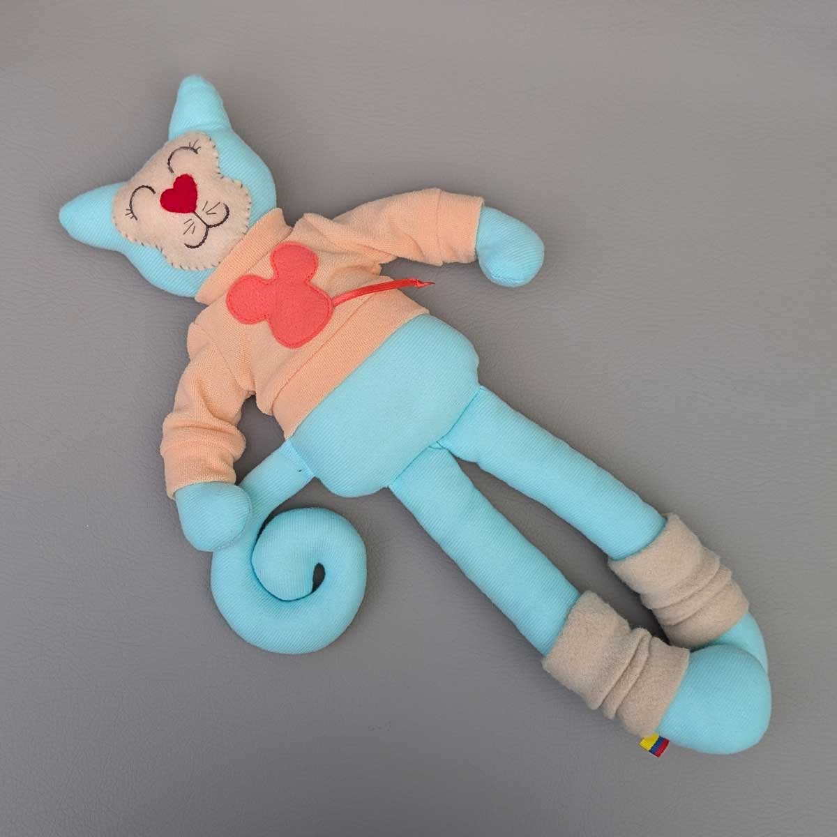 Peluche de gato en tela, hecho a mano en Colombia. Regalo niños