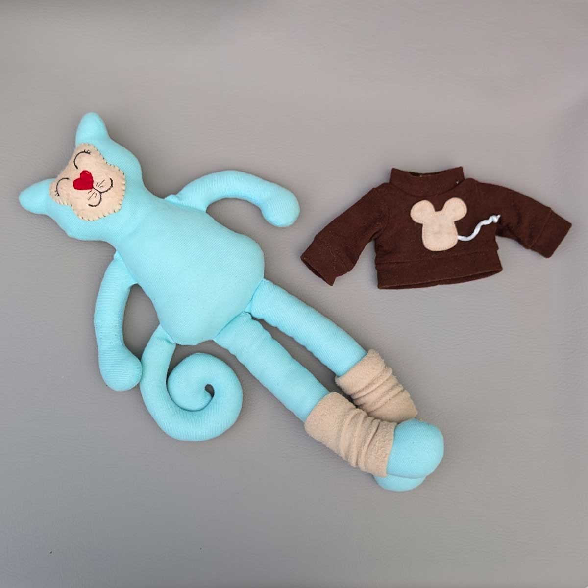 Peluche de gato en tela, hecho a mano en Colombia. Regalo niños