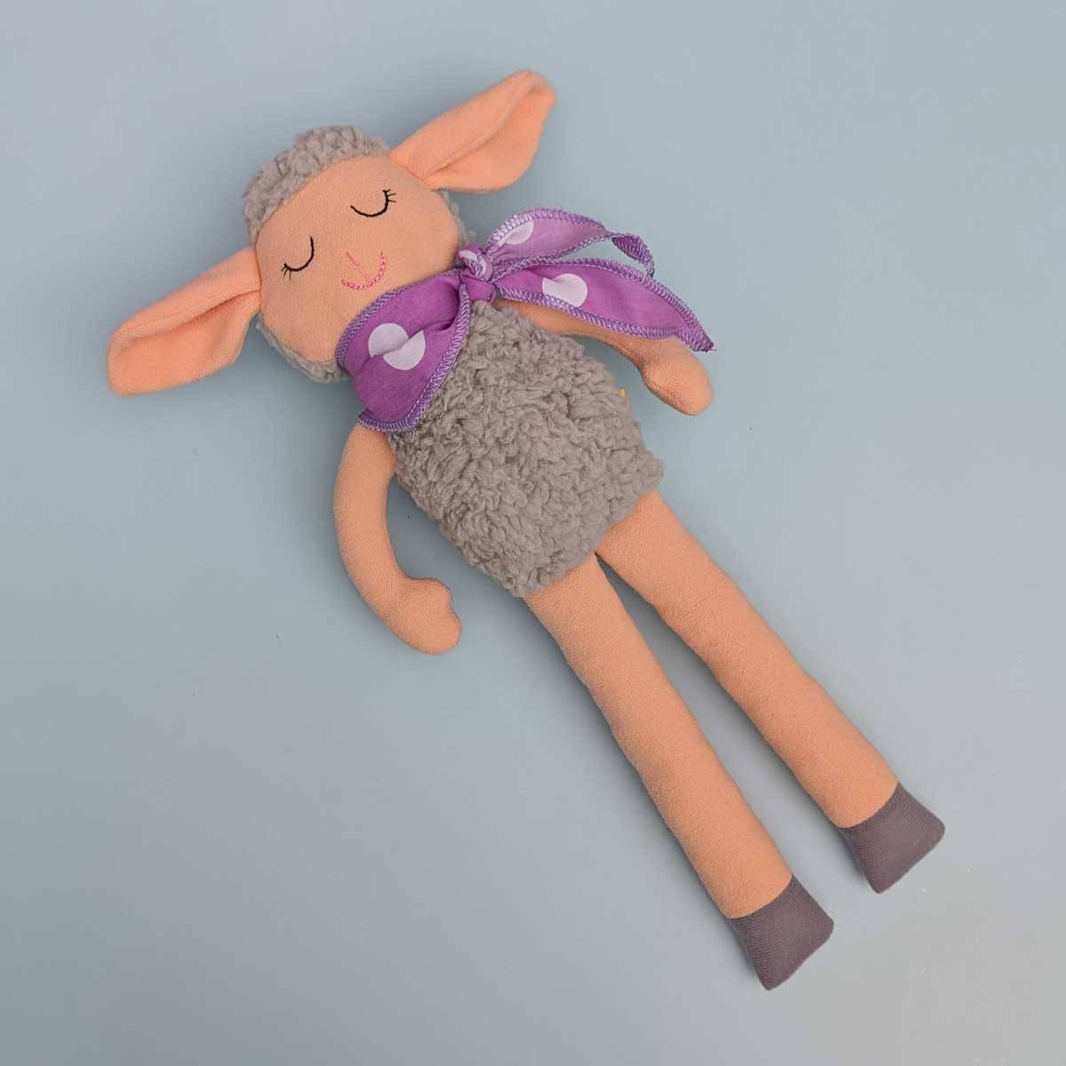 Peluche de oveja en tela, suave, hecho a mano en Colombia. Regalo niños. Color gris